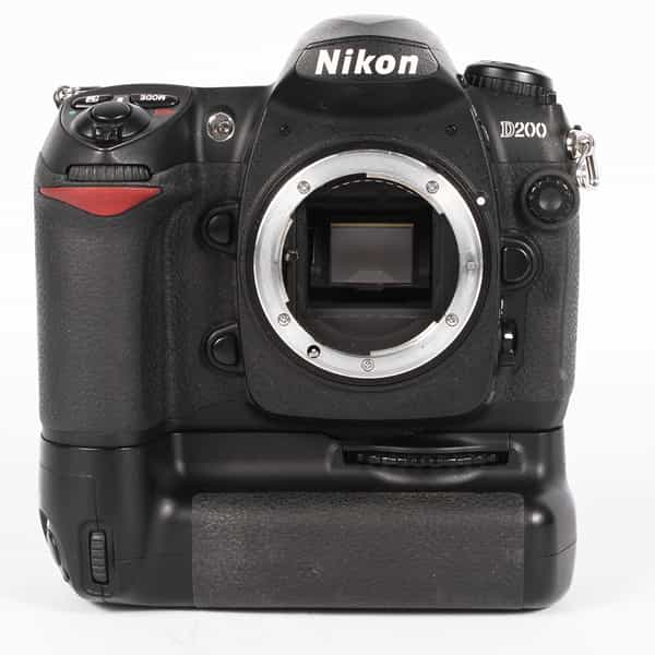 Nikon D200 DSLR Camera Body with MB-D200 Battery Pack {10.2MP}