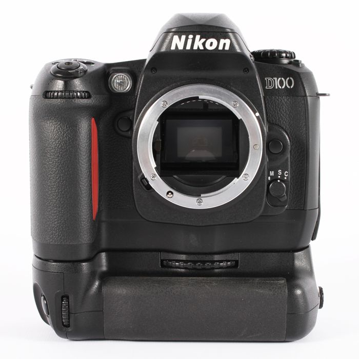  Nikon D100  DSLR Camera Body eith Battery Grip MB D100  6 